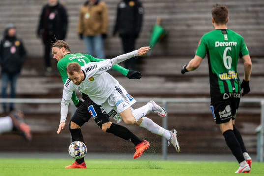Varbergs Hampus Zachrisson och GAIS Daniel Sterner