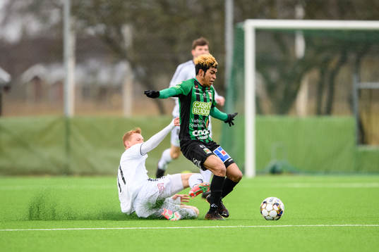 GAIS Julius Lindberg och Varbergs Keanin Ayer Boya
