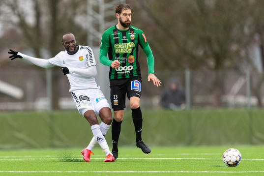 GAIS Boris Lumbana och Varbergs Robin Simovic