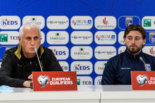 Bernard Challandes, head coach and Arber Zeneli of the