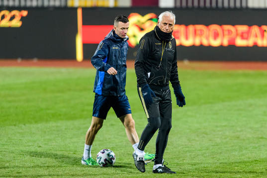 Bersant Celina and Bernard Challandes, head coach of the