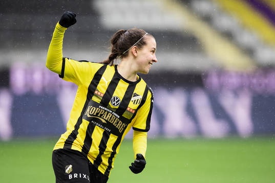 Häckens Julia Zigiotti Olme  jublar