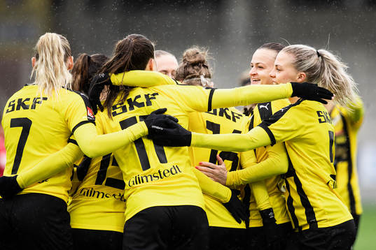 Häckens spelare jublar