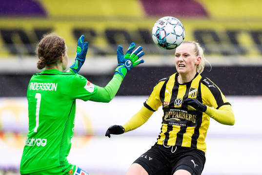 Linköpings målvakt Cajsa Andersson och Häckens Stina