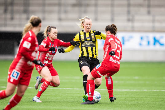 Linköpings Olga Adela Ahtinen och Cornelia Kapocs mot
