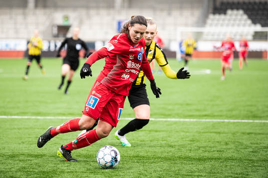 Linköpings Emma Lennartsson och Häckens Stina Blackstenius