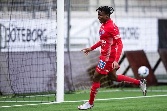 Linköpings Uchenna Grace Kanu jublar
