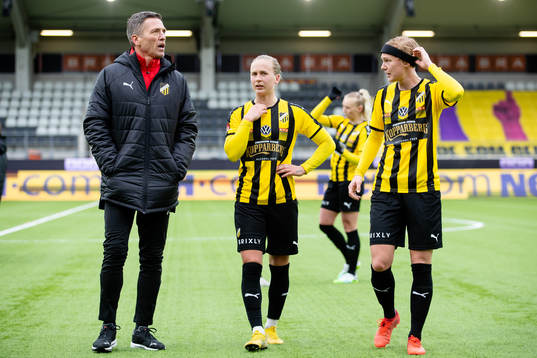 Häckens tränare Mats Gren, Filippa Curmark och Luna