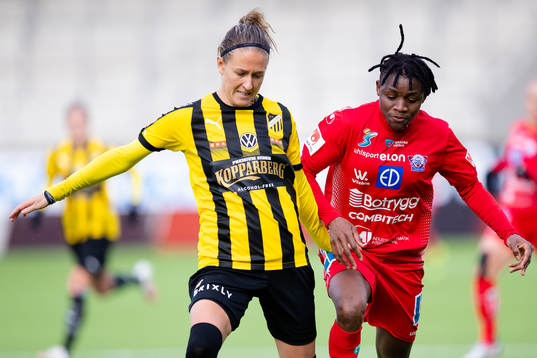 Häckens Emma Kullberg och Linköpings Uchenna Grace Kanu