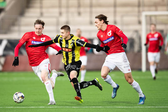 Degerfors Adam Carlén och Gustav Granath mot Häckens Leo