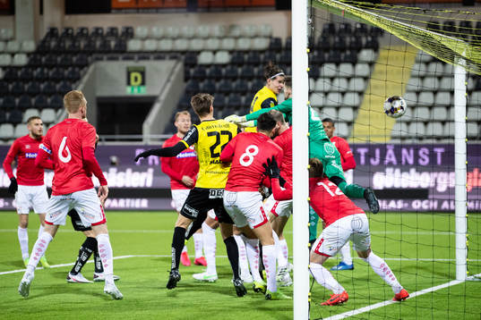Häckens William Milovanovic reducerar till 3-4