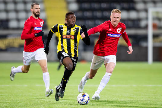 Häckens Benie Adama Traore och Degerfors Nicklas Maripuu