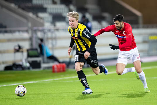 Häckens Sebastian Lagerlund  och Degerfors Ferhad Ayaz