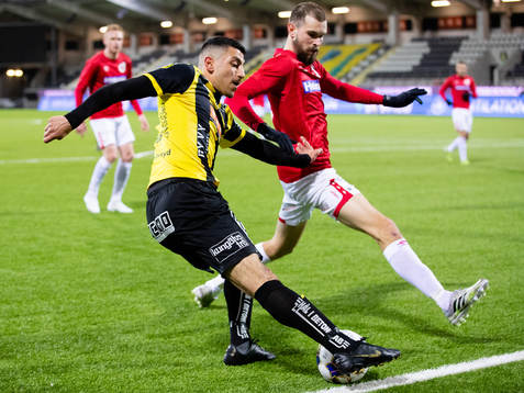 Häckens Leonardo Farah Sarin och Degerfors Sebastian Olsson