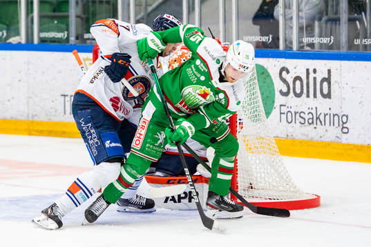 Rögles Simon Ryfors hålles bort av Växjös Hardy Häman