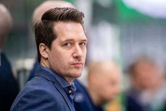 Växjös tränare Sam Hallam deppar
