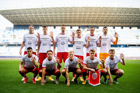 Norway's starting eleven pose for a team photo wearing