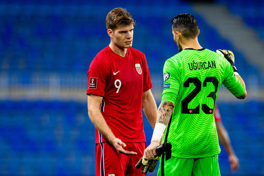 Alexander Sørloth of Norway and goalkeeper Ugurcan Cakir