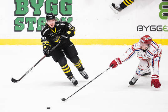 s Alexander Svensson och Timrås Jonathan Dahlen