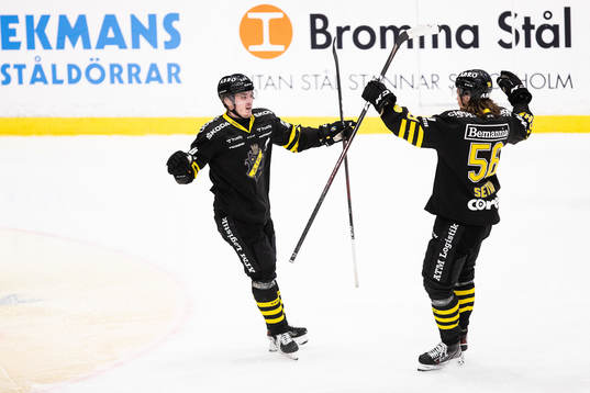 s Max Lindholm och Malte Setkov jublar