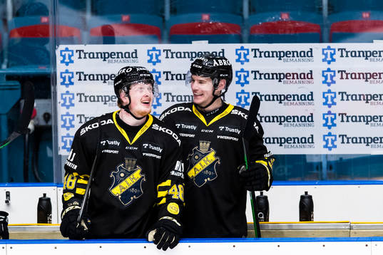s Samuel Solem gör 3-1 och gratuleras av Anton Holm