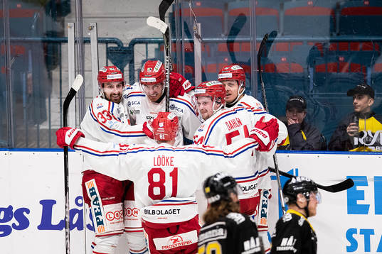 Timrås Patrick Wiercioch jublar