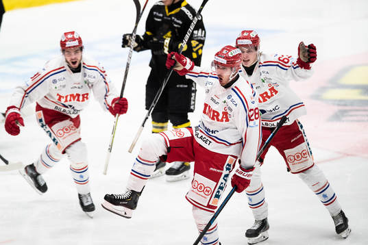 Timrås Patrick Wiercioch jublar