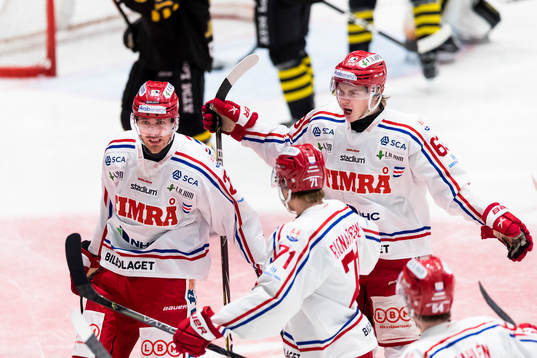 Timrås Patrick Wiercioch (v) avgör matchen med ett