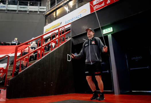 Malmö Redhawks Pathrik Westerholm värmer upp
