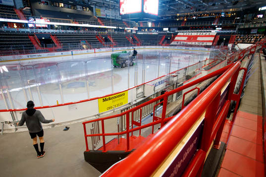 Malmö Redhawks Oliver Lauridsen värmer upp