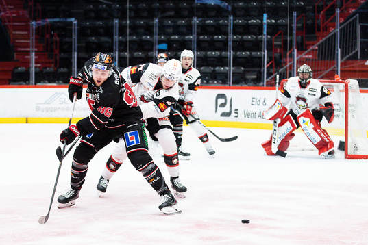 Malmö Redhawks Adam Ollas Mattsson och Örebros Robin
