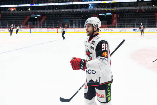 Malmö Redhawks Carl Persson jublar