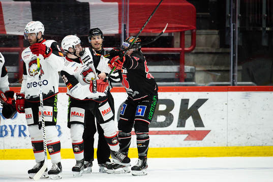 Malmö Redhawks Anton Olsson och Örebros Robin Kovacs