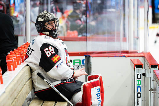 Malmö Redhawks målvakt Oscar Alsenfelt deppar