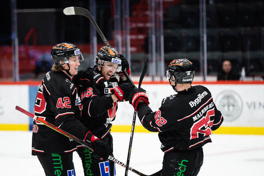 Örebros Robin Salo, Robin Kovacs och Robert Leino jublar