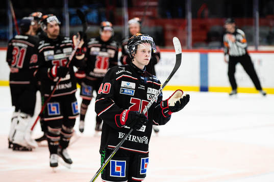 Örebros Elias Ekström jublar