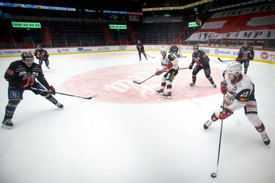 Örebros Emil Larsson och Malmö Redhawks Christoffer