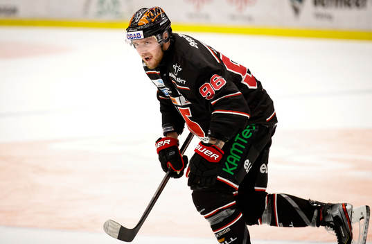 Örebros Robin Kovacs jublar