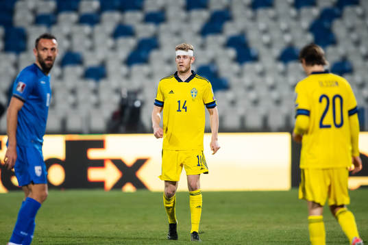 Filip Helander of Sweden with a bandage