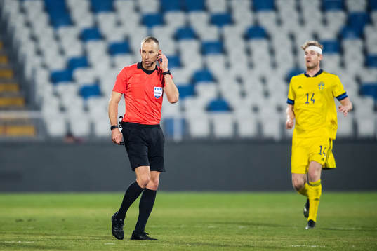 referee Tamás Bognar