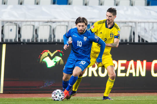 Arber Zeneli of Kosovo and Mikael Lustig of Sweden