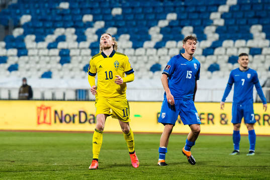 Emil Forsberg of Sweden looks dejected