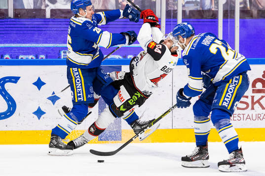 Leksands Patrik Norén och Malmö Redhawks Victor Backman