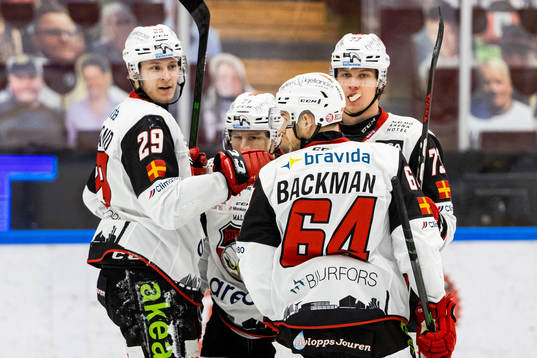 Malmö Redhawks Eric Engstrand och Victor Backman jublar