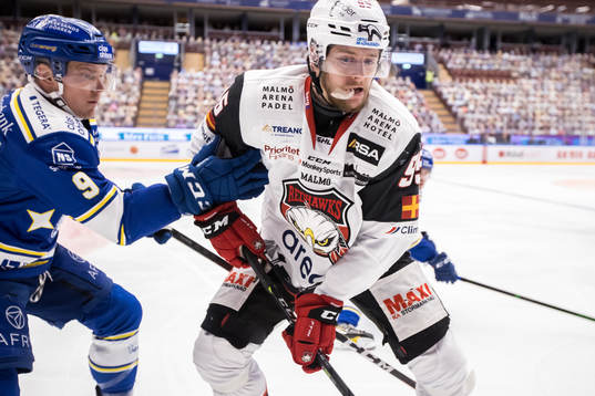 Leksands Patrik Zackrisson och Malmö Redhawks Carl Persson