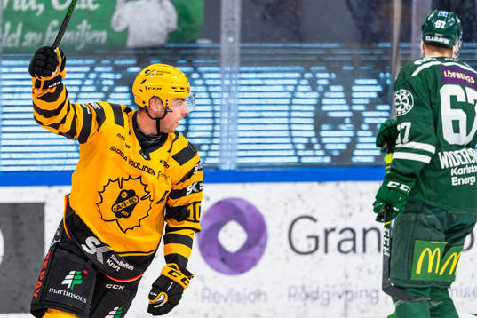 Skellefteås Joakim Lindström jublar