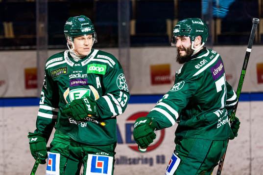 Färjestads Daniel Viksten och Jesse Virtanen jublar