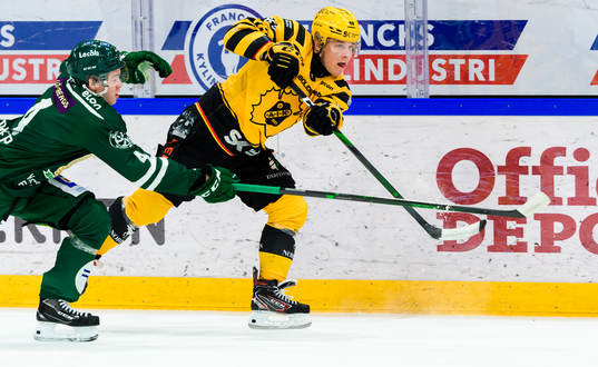 Färjestads Oscar Lawner och Skellefteås Jonatan Berggren