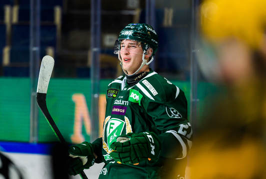 Färjestads Oskar Bäck jublar