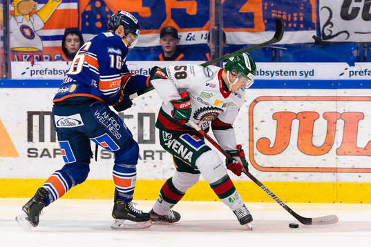 Växjös Brendan Gaunce  och Frölundas Jesper Sellgren